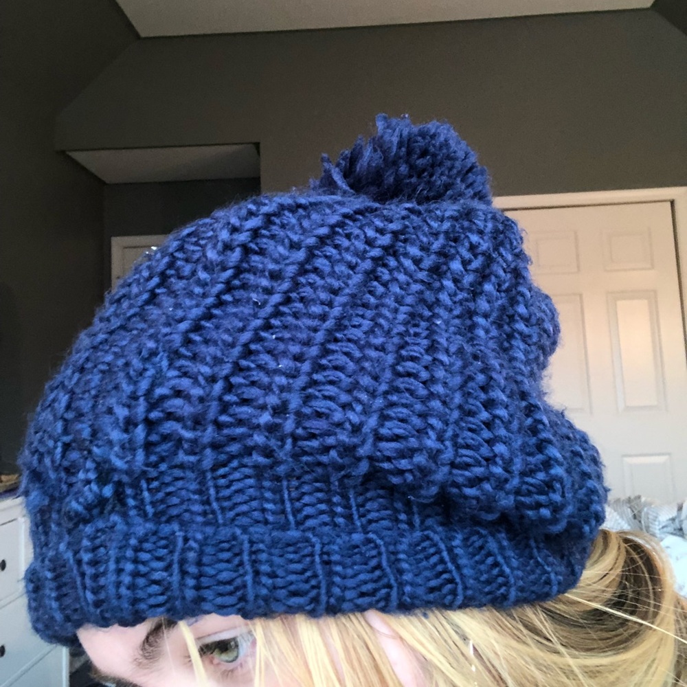 ZARA BEANIE WITH POM POMu